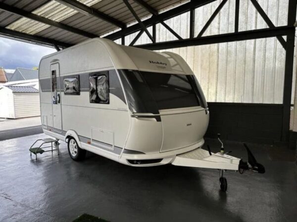 Wohnwagen Hobby auf Tour 390 SF