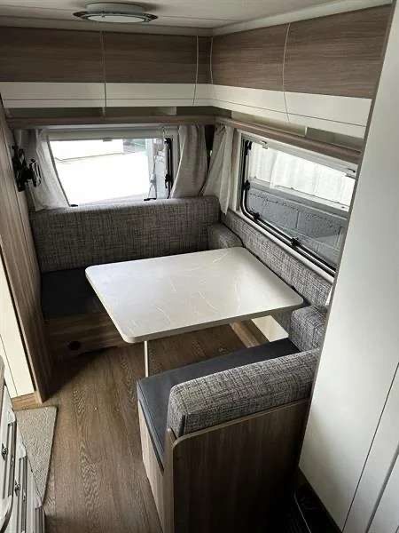 Wohnwagen Hobby auf Tour 390 SF