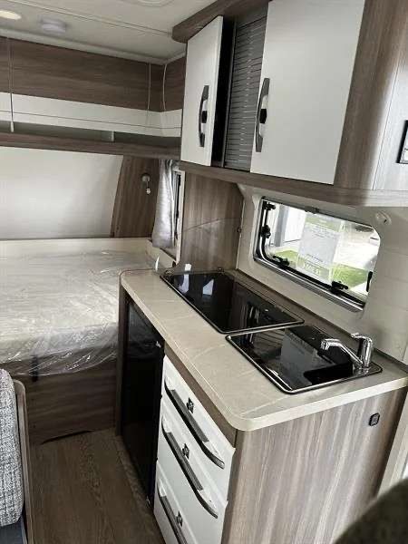 Wohnwagen Hobby auf Tour 390 SF